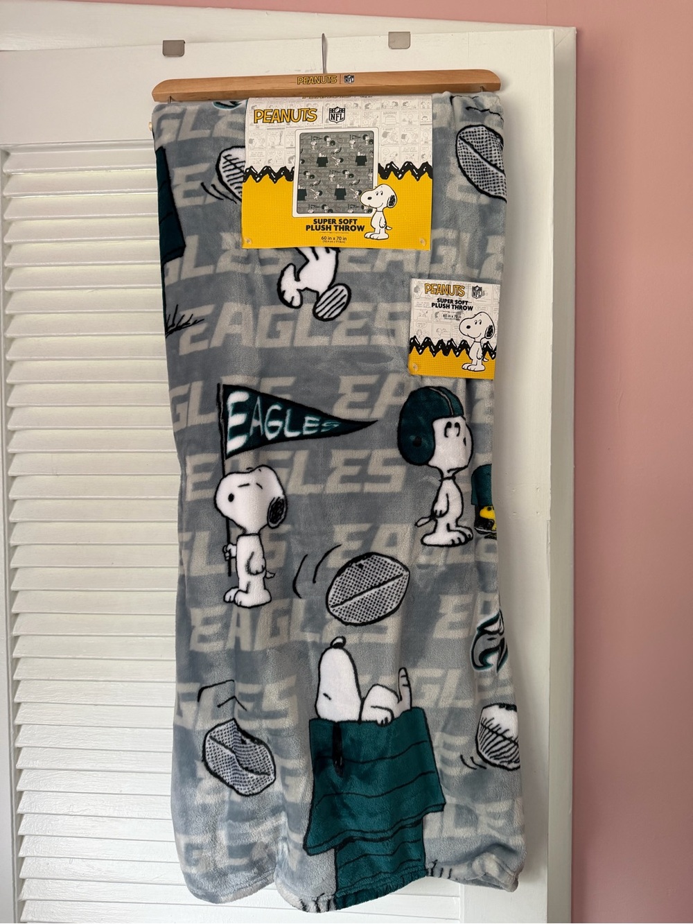 NFL PEANUTS SNOOPY PHILADELPHIA EAGLES THROW BLANKET 60 × 70 In Grey